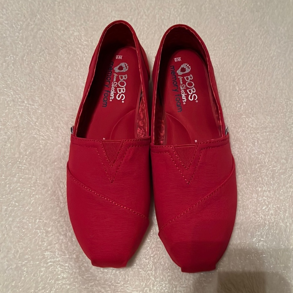 NWOT Skechers Bobs red canvas slip on shoes size 8